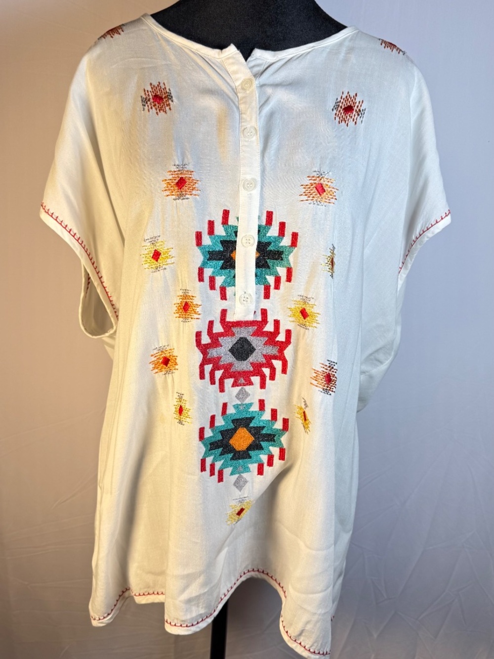Origami by Vivien Aztec embroidered designed capped sleeveless top.  Size XXL - Picture 2 of 9